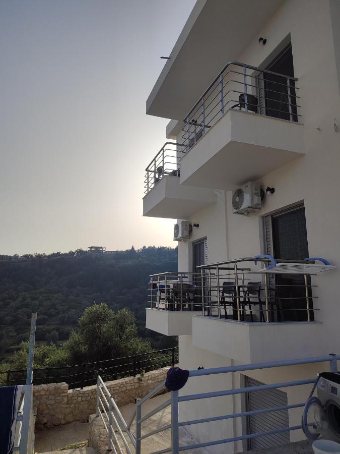 Petros Rooms Himare Buitenkant foto