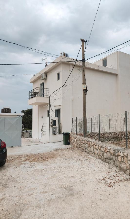 Petros Rooms Himare Buitenkant foto