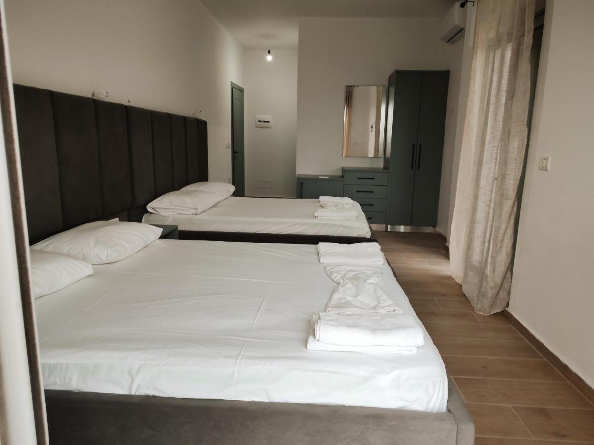 Petros Rooms Himare Buitenkant foto
