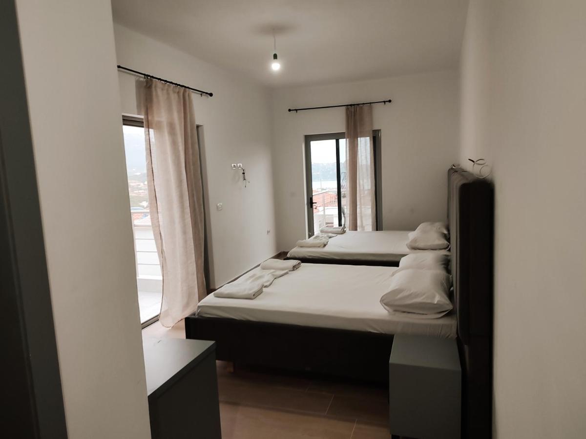 Petros Rooms Himare Buitenkant foto