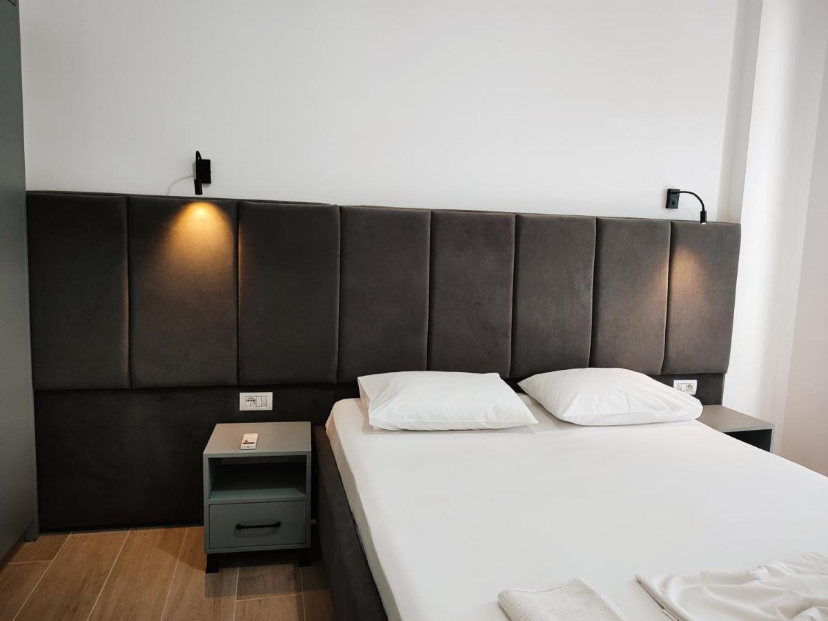 Petros Rooms Himare Buitenkant foto