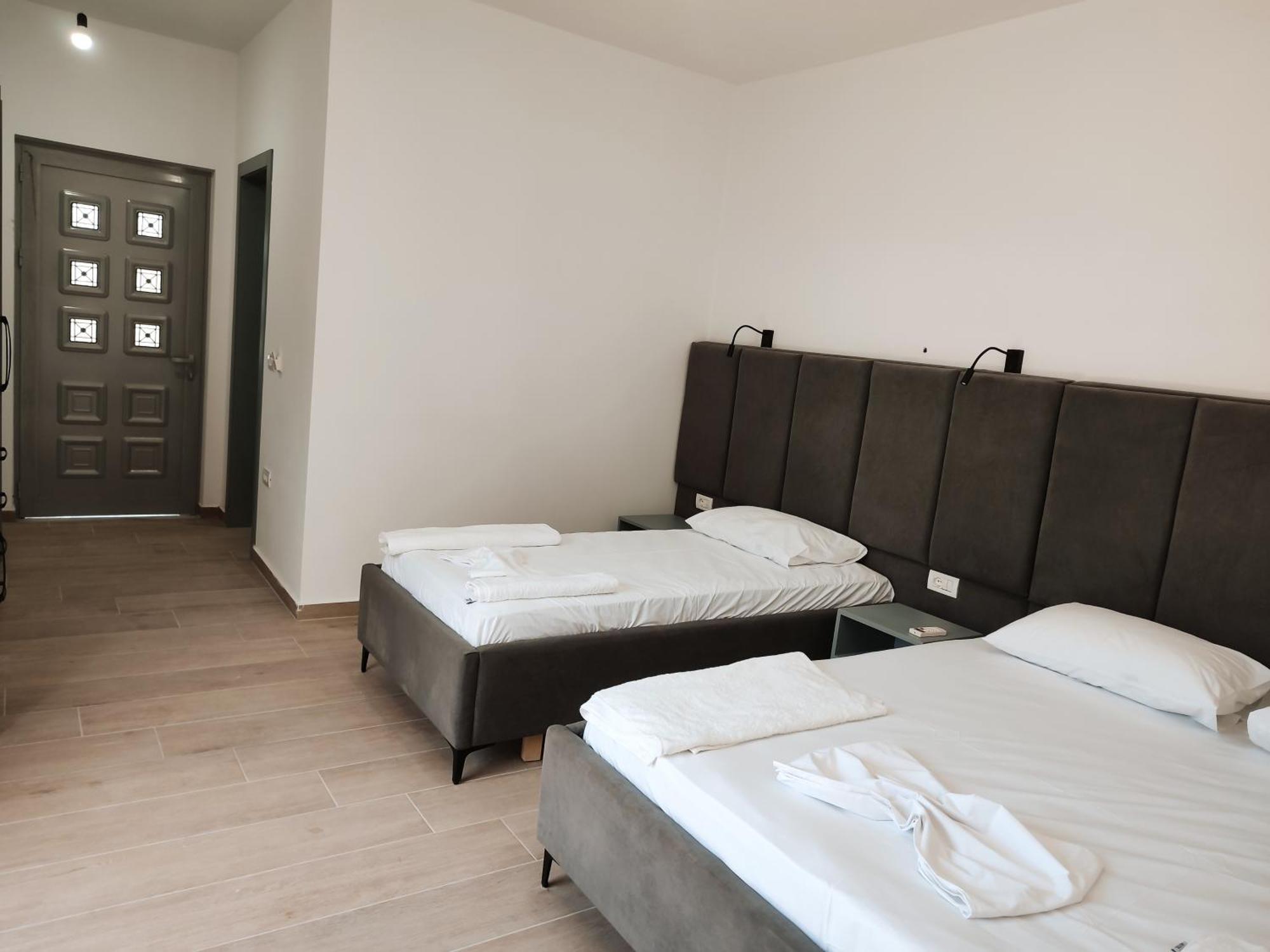 Petros Rooms Himare Buitenkant foto