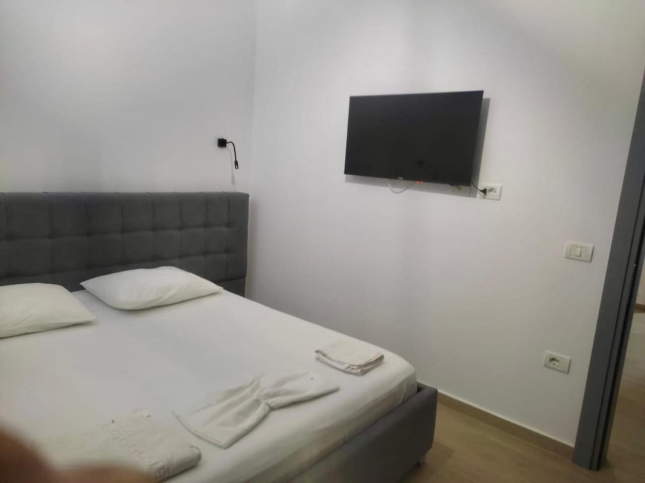 Petros Rooms Himare Buitenkant foto