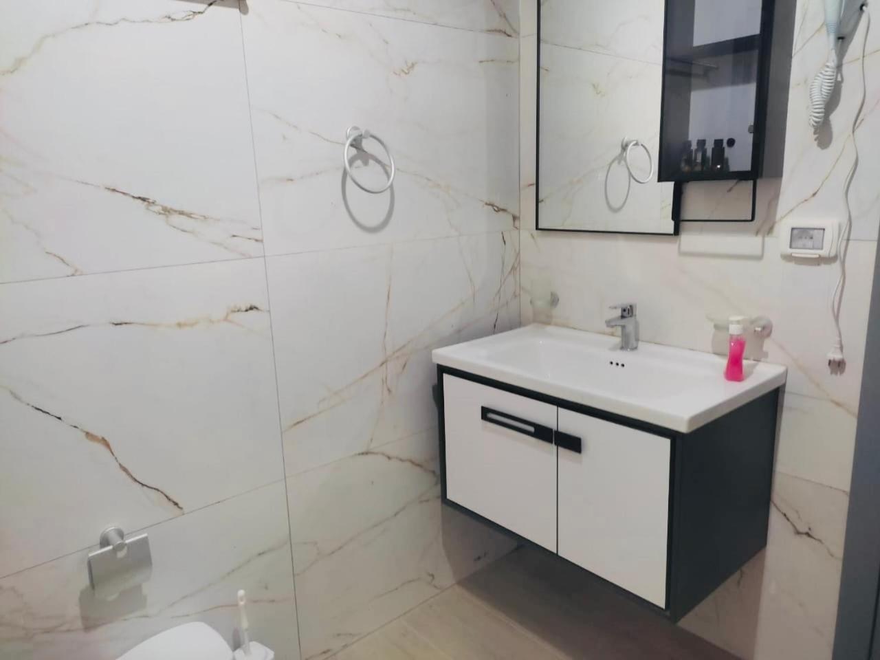 Petros Rooms Himare Buitenkant foto