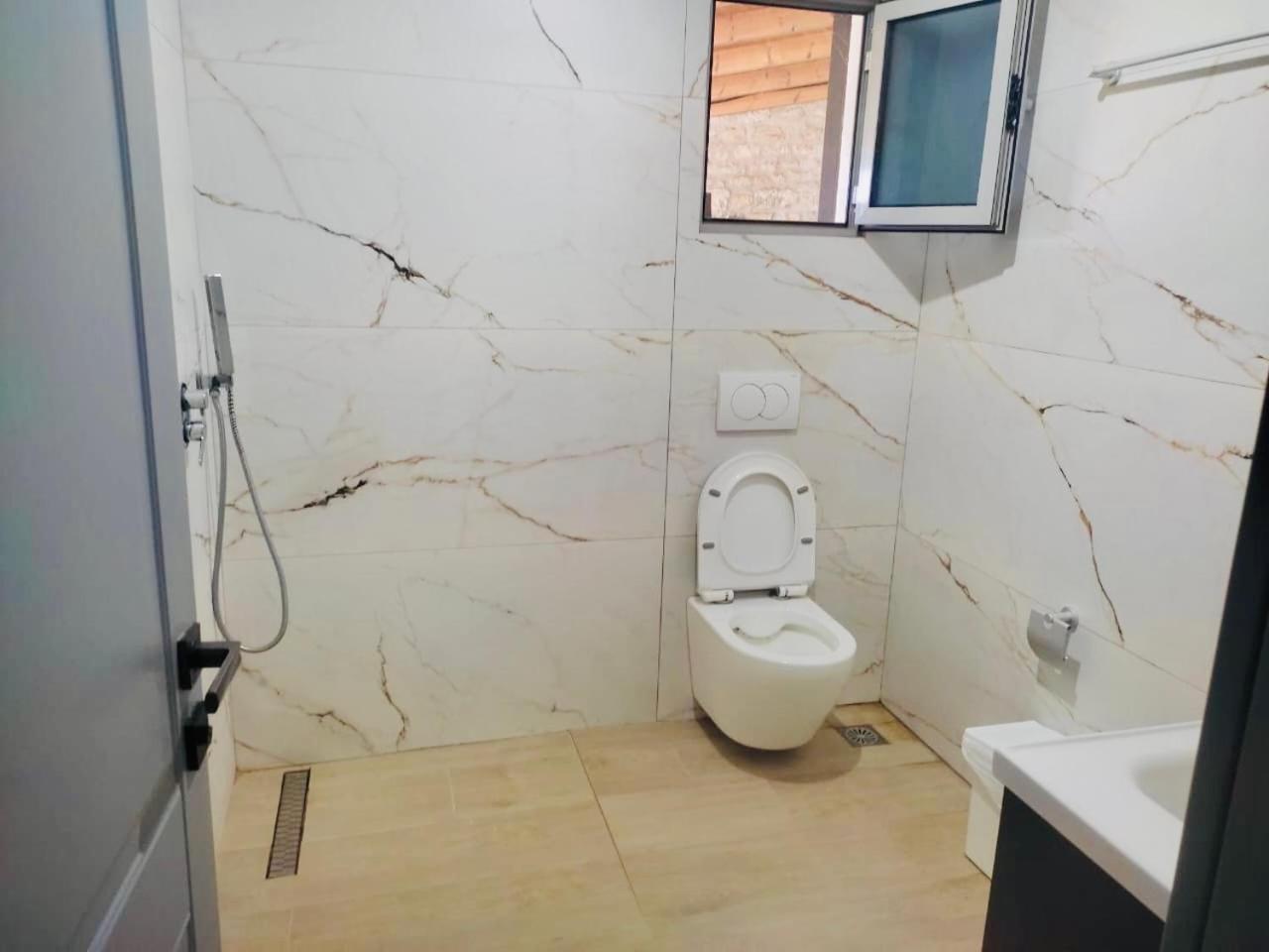 Petros Rooms Himare Buitenkant foto