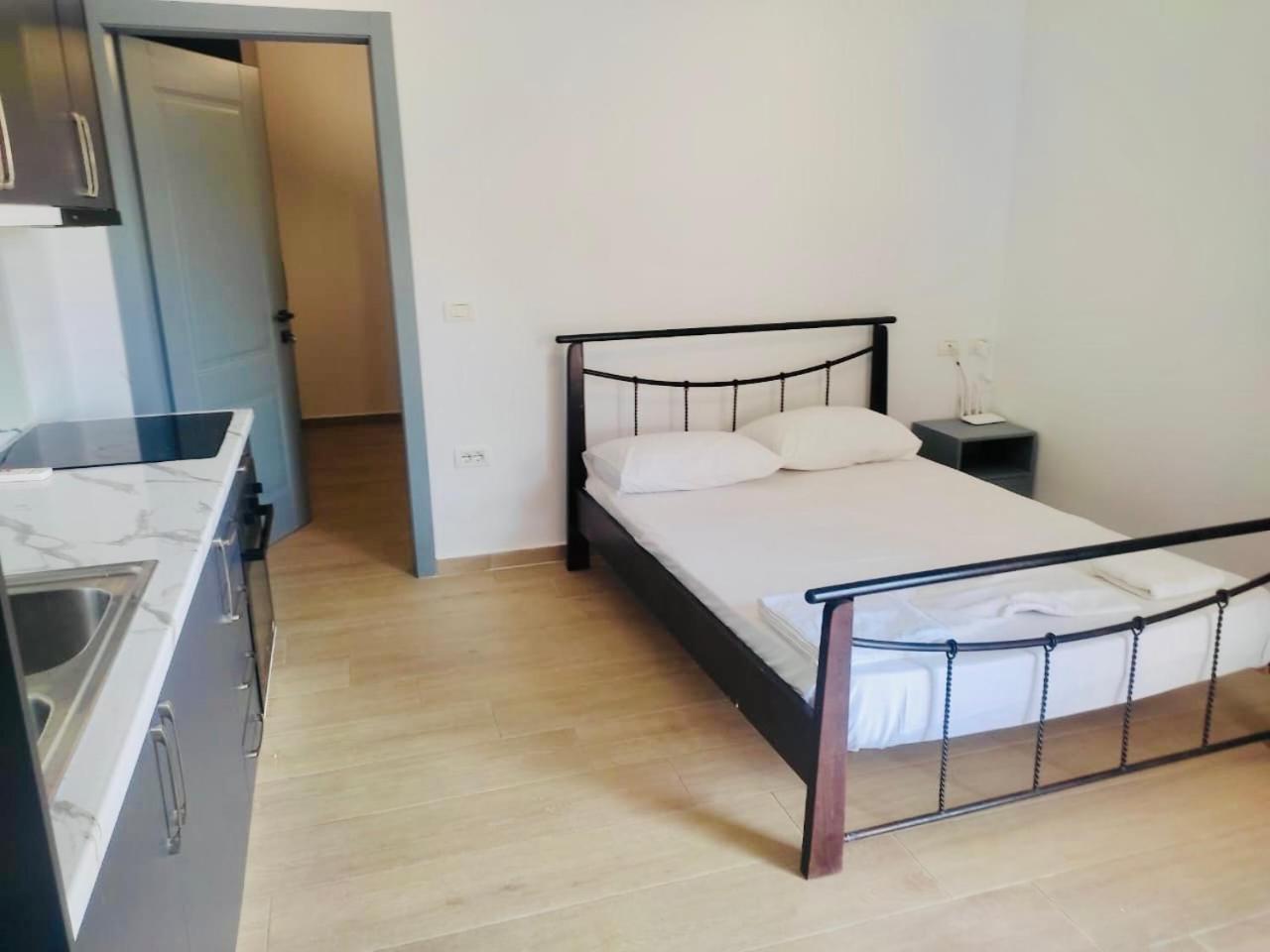 Petros Rooms Himare Buitenkant foto
