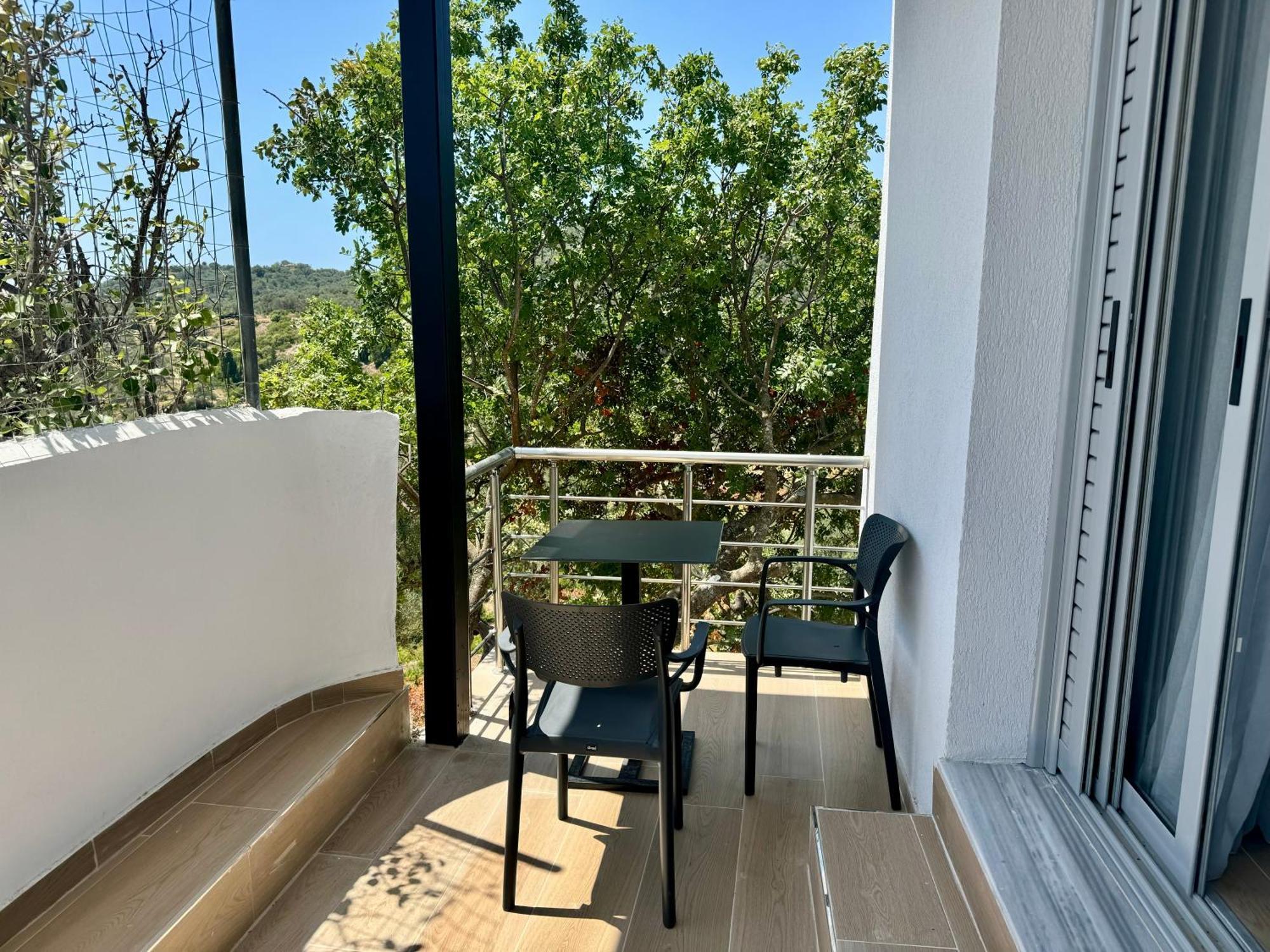 Petros Rooms Himare Buitenkant foto